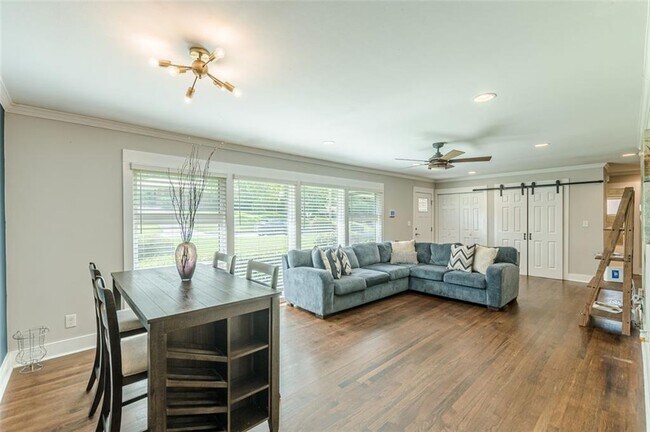 Building Photo - 2314 Bryant Dr