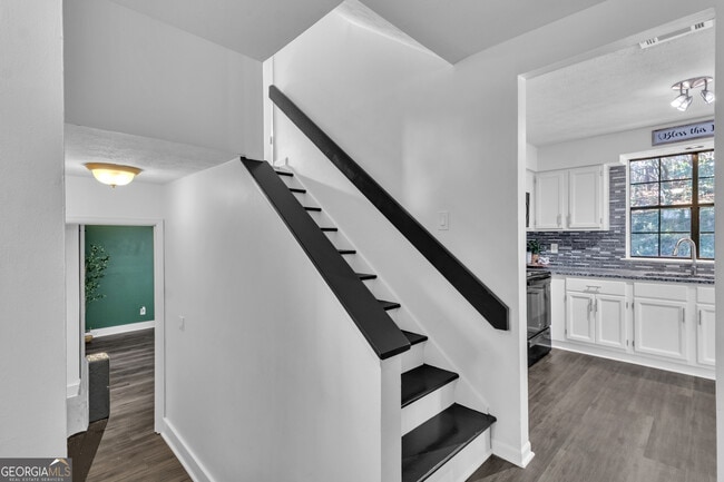 Building Photo - 2835 Mt Tabor Cir