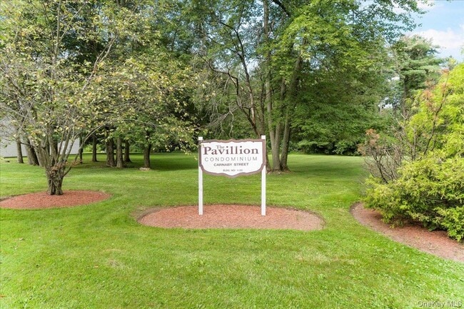 Primary Photo - 33 Scarborough Ln