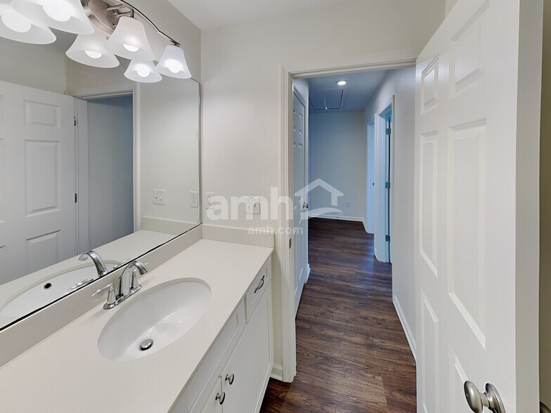 Building Photo - 212 W Jayce Way