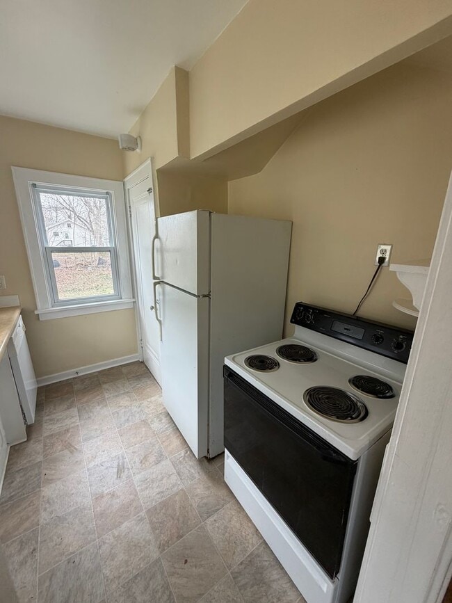 Building Photo - 2 Bed / 1 Bath House for Rent — Lansing, MI