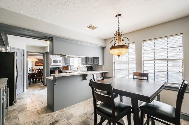 Building Photo - 6906 Pebble Beach Dr