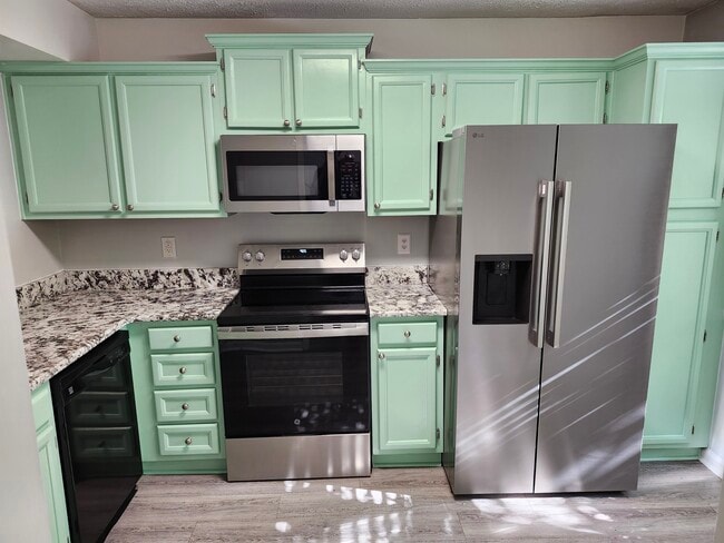 Building Photo - 203 Oak Hollow Ct