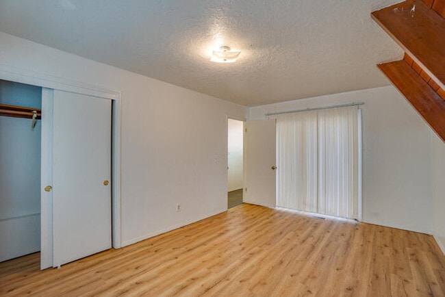 Building Photo - COUNTRY LIVING IN WASHOUGAL