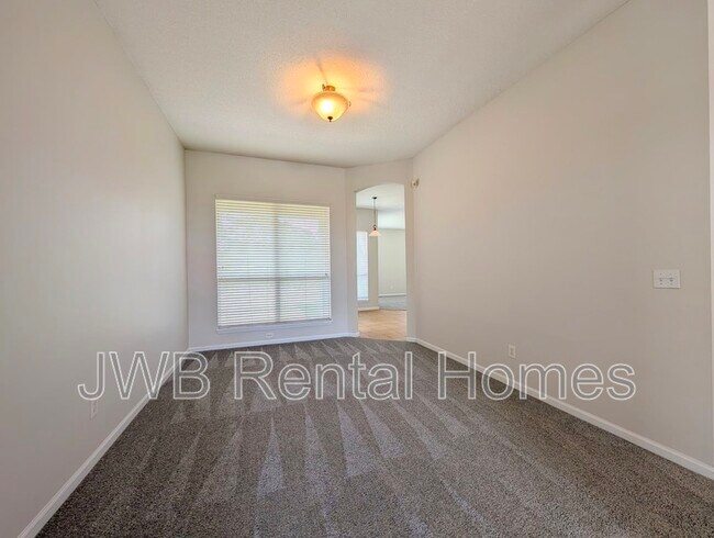 Building Photo - 463 Portobello Dr