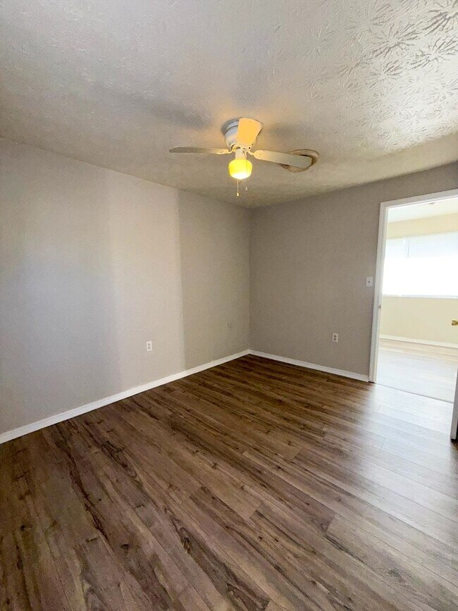 Building Photo - Charming & Newly Refreshed 3-Bedroom Ranch — Move-In Ready!
