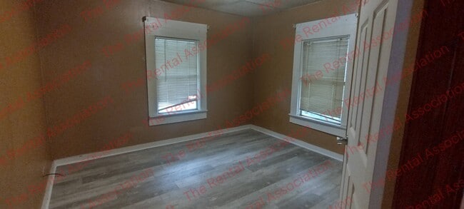 Building Photo - 204 Magnolia St