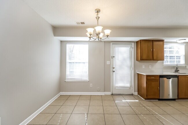 Building Photo - 1833 Cagney St