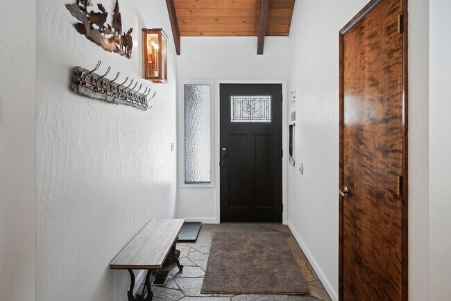 Building Photo - 5 Sandhill Ln