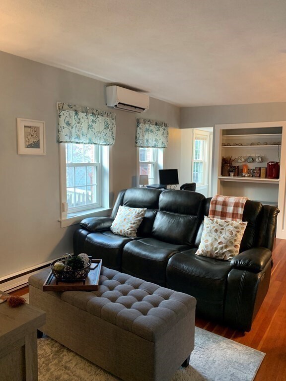 Building Photo - 37 Sackville St