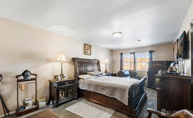 Building Photo - 390 College Dr E