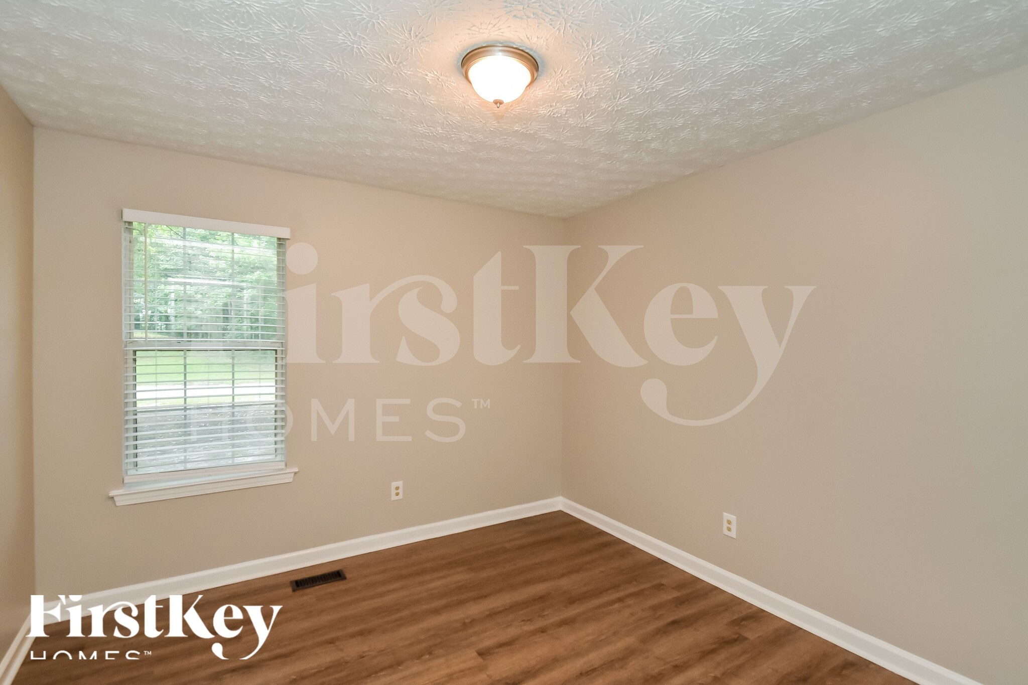 Building Photo - 176 Shadow Wood Dr