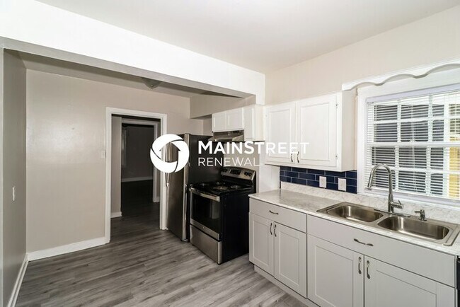 Building Photo - 3 Bedroom Pet-Friendly Home in Memphis, TN with Main Street Renewal