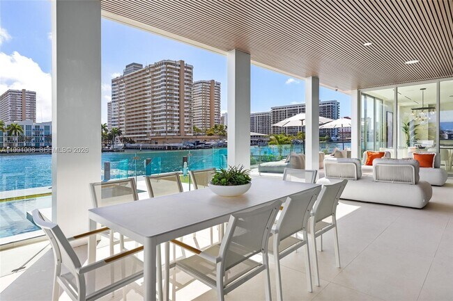 Building Photo - 503 Palm Dr