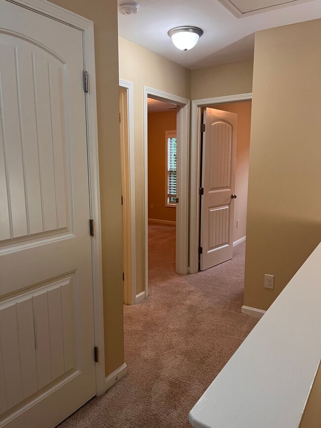 Building Photo - Live Your Best Life: Modern 3-Bedroom Town...