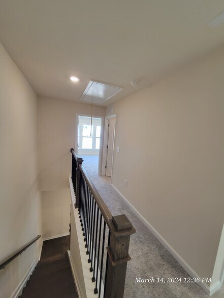 Building Photo - 424 Glen Clova Dr