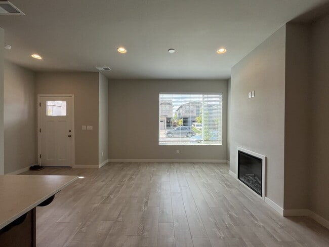 Building Photo - Beautiful Newer Construction 4 Bedroom Forest Grove Home with Open Layout, Quartz Kitchen & Moder...