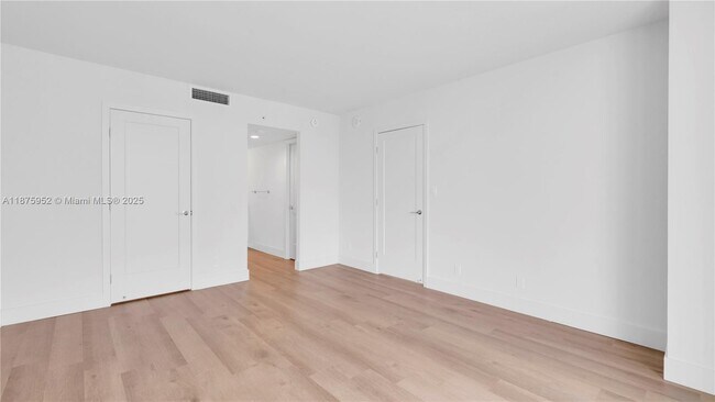 Building Photo - 555 NE 34th St