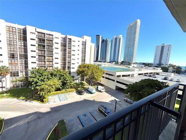 Building Photo - 16909 N Bay Rd