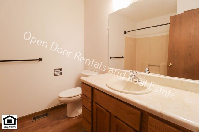 Building Photo - 5215/5217 Vermont Lane