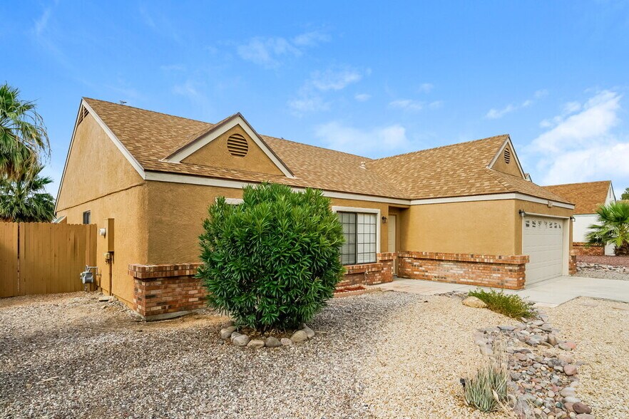 Building Photo - 7907 N Roundstone Dr
