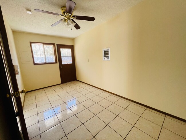 Building Photo - Westside 3 Bedroom 1.75 Bath