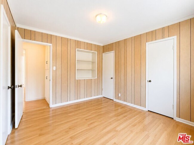 Building Photo - 7301 Dunfield Ave