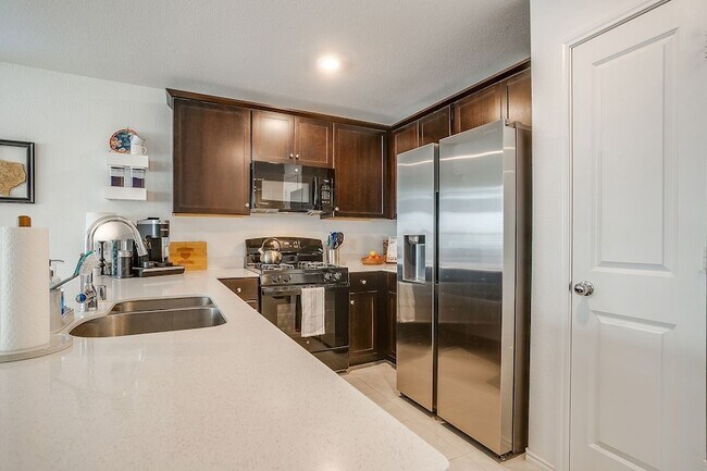 Building Photo - 6329 Becker Ave