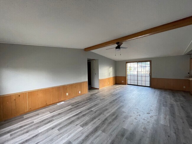 Building Photo - 5601 SW Lakefront Ln S