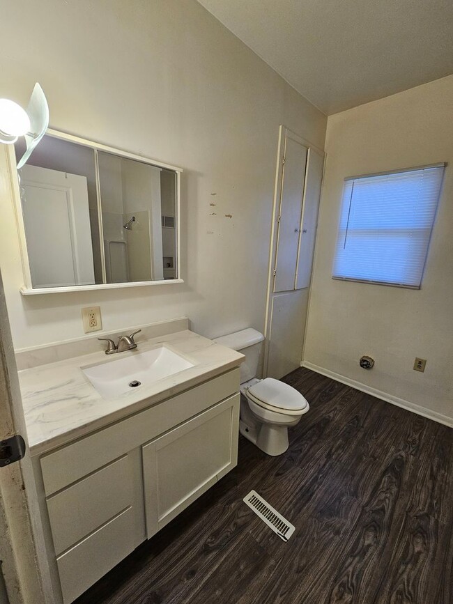 Building Photo - 3 Bed, 2 Bath, Elkhart