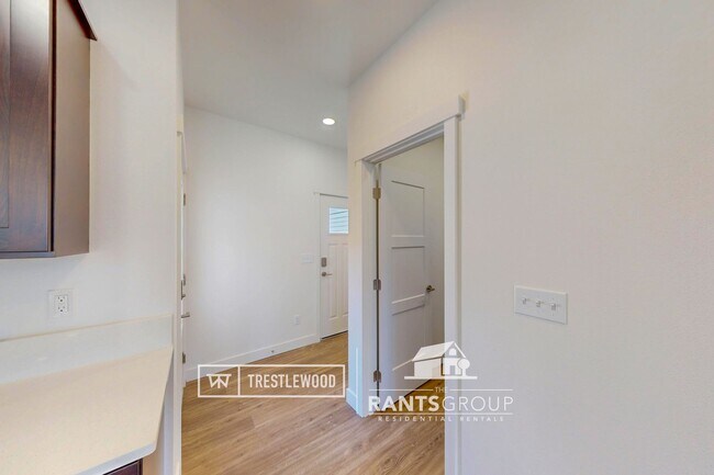 Building Photo - Brand New! Modern Home in Trestlewood – Wh...