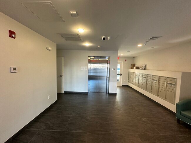 Building Photo - 205 Maverick St