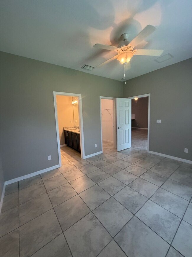 Building Photo - 1039 San Cristobal Ave