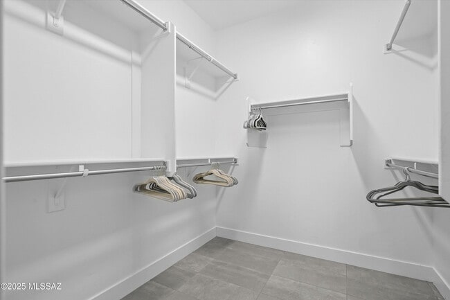 Building Photo - 30668 S Sand Hurst Ln