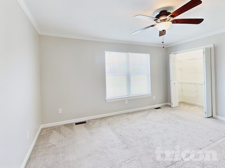 Building Photo - 137 Deercroft Dr