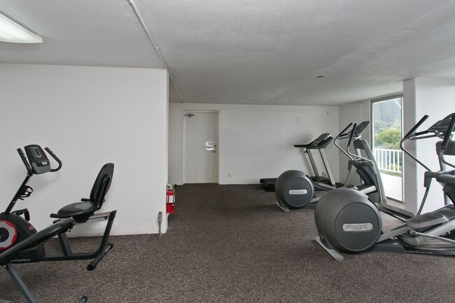 Building Photo - Haiku Hale - 3 bedroom, 2 bathroom, 1 park...