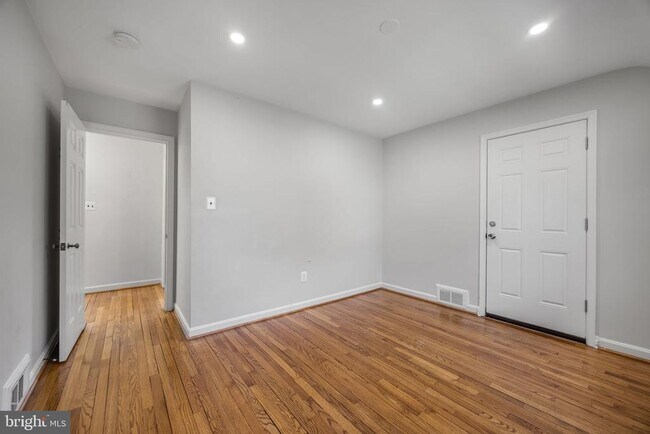 Building Photo - 2355 N Quincy St