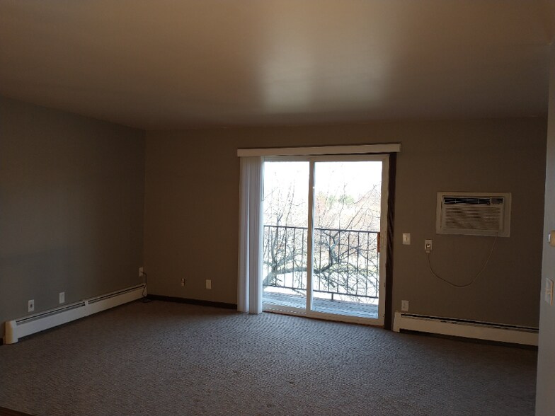 Building Photo - 362 Hope Ave