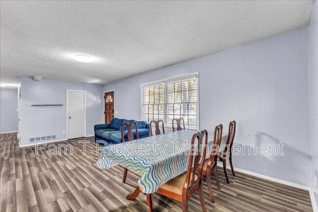 Building Photo - 11403 Largo Dr