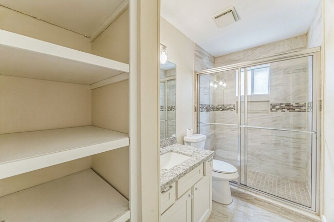 Building Photo - Renovated  condo in the heart of McAllen, ...