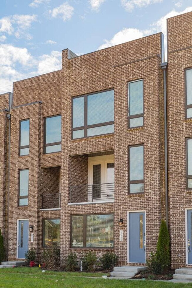 Building Photo - 505 Wedgewood Ave