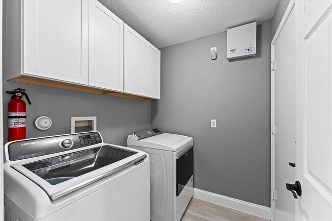 Building Photo - 10112 Aqua Vista Way