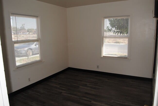 Building Photo - *Price Reduced* Two weeks of free rent during your third month of tenancy.