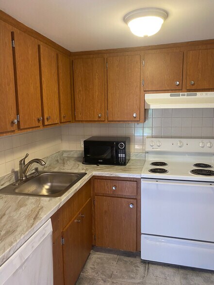 Building Photo - 518 Putnam Ave