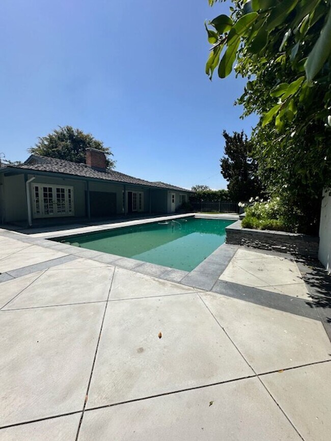 Building Photo - A True Gem in One of the Most Sought-After...