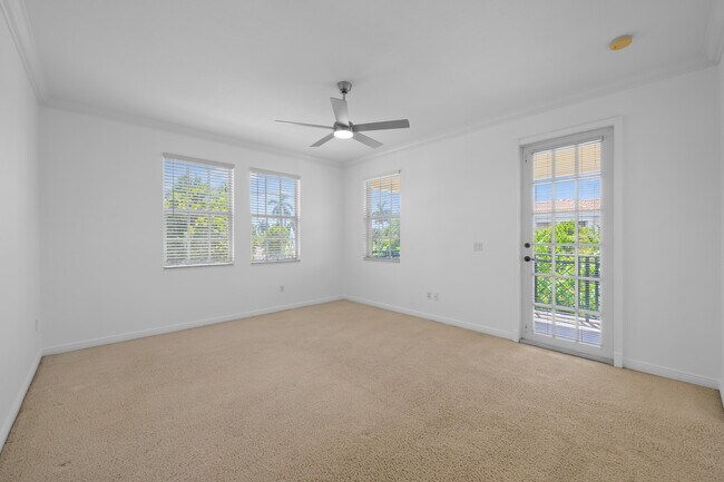 Building Photo - 870 NW 83rd Ln