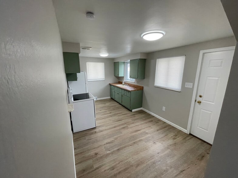 Building Photo - 3200 Overlook Dr