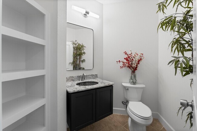 Building Photo - 15456 Pin Oak Dr