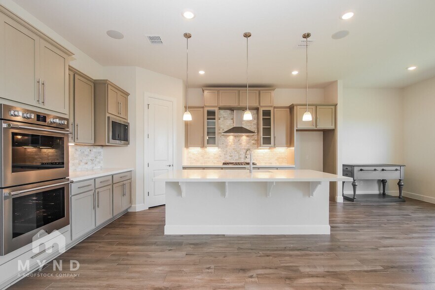 Building Photo - 607 Gunison Dr