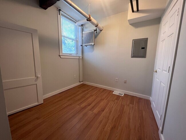 Building Photo - 7 Sherborn Ct